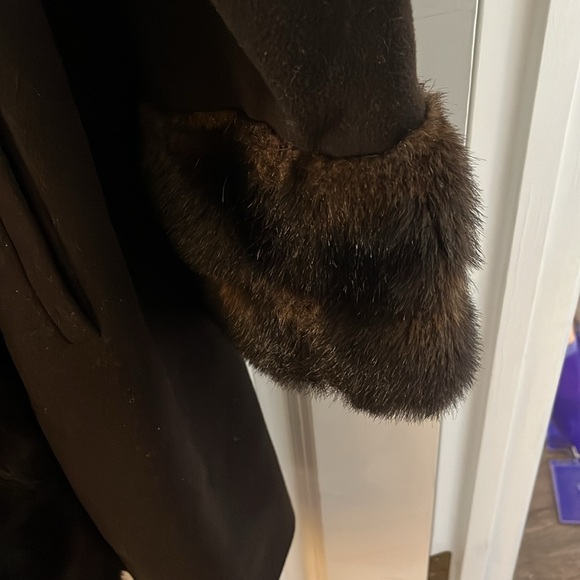 Gorgeous! Albert Nipon Faux Fur Wool Car Coat. Chocolate Brown. Size Medium - Picture 4 of 11